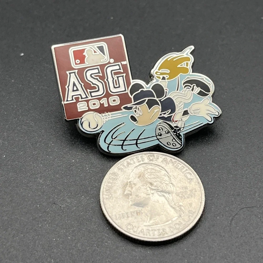 Disney MLB Baseball All Star Game 2010 Mickey‎ Mouse Pitcher Lapel Hat Pin